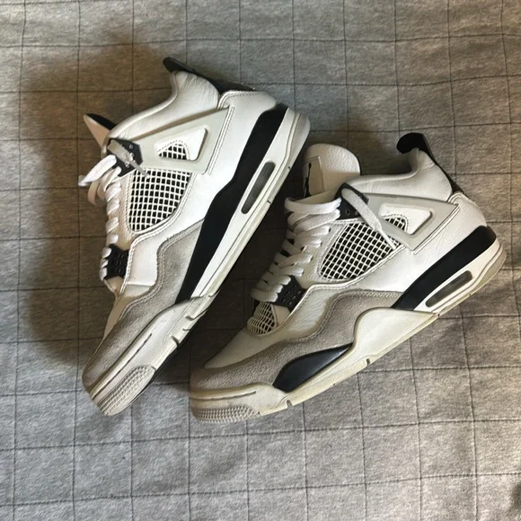 Jordan 4 Military Black - Picture 6 of 10